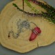 Naszyjnik minimalistyczny talizman czerwony kryształ górski barwiony