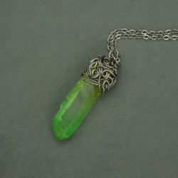 Wisiorek talizman zielony kryształ górski barwiony
