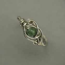 Mini pierścionek regulowany zielony turmalin, wire wrapping