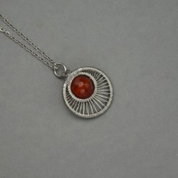 Mały wisiorek kółko karneol, wire wrapping, koło