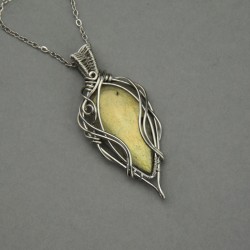 Wisiorek złoty labradoryt, wire wrapping