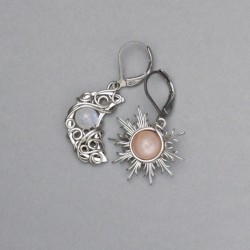 Asymetryczne kolczyki księżyc i słońce kamień księżycowy i kamień słoneczny, wire wrapping