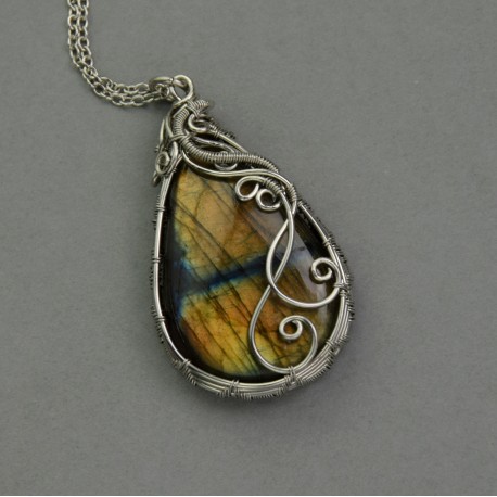 Wisiorek złoty labradoryt wire wrapping stal chirurgiczna