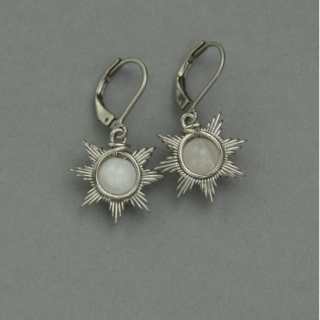 Małe kolczyki słoneczka kamień księżycowy, stal chirurgiczna, słońce