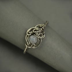 Mini pierścionek regulowany kamień księżycowy, wire wrapping