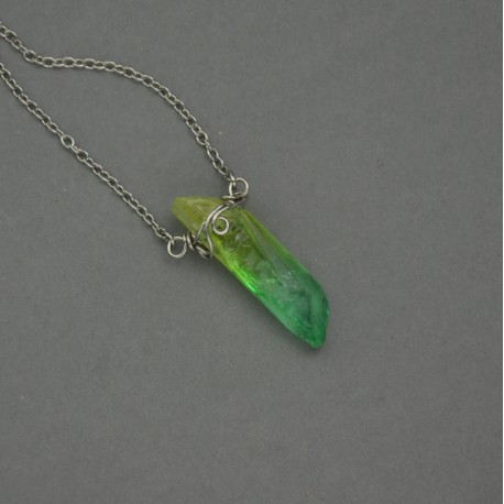 Naszyjnik minimalistyczny talizman niebiesko zielony kryształ górski barwiony