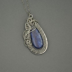Wisiorek z kyanitem, stal chirurgiczna, wire wrapping