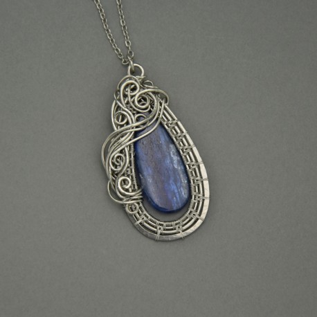 Wisiorek z kyanitem, stal chirurgiczna, wire wrapping