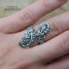 Pierścionek regulowany z labradorytem, wire wrapping, stal chirurgiczna
