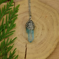Wisiorek talizman błękitny kryształ górski barwiony