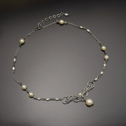 Krótki naszyjnik z perłami ze stali chirurgicznej, wire wrapping, perły