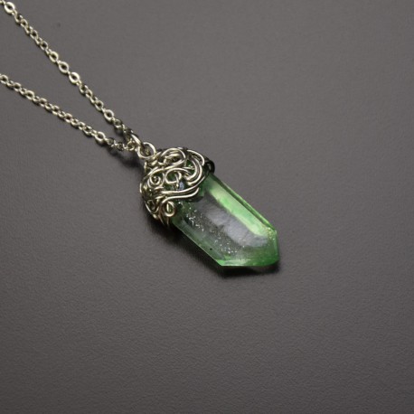 Wisiorek talizman zielony kryształ górski barwiony