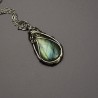 Mały wisiorek labradoryt, wire wrapping, stal chirurgiczna