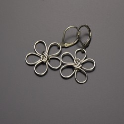 Minimalistyczne kolczyki kwiaty z drutu, wire wrapping