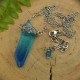 Naszyjnik minimalistyczny talizman niebieski błękitny kryształ górski barwiony